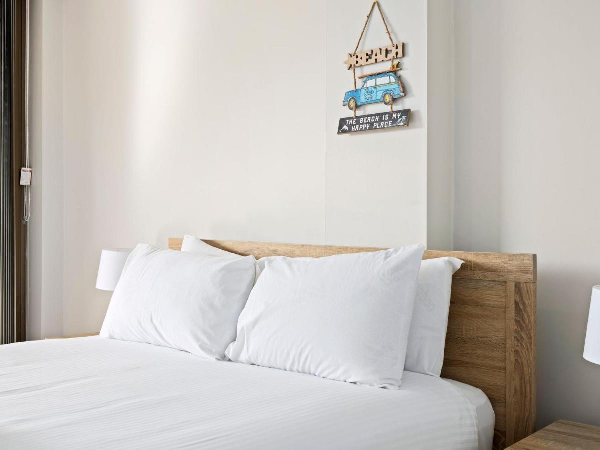 Beachfront Getaway In Palm Beach - Coasthm Apartment Gold Coast